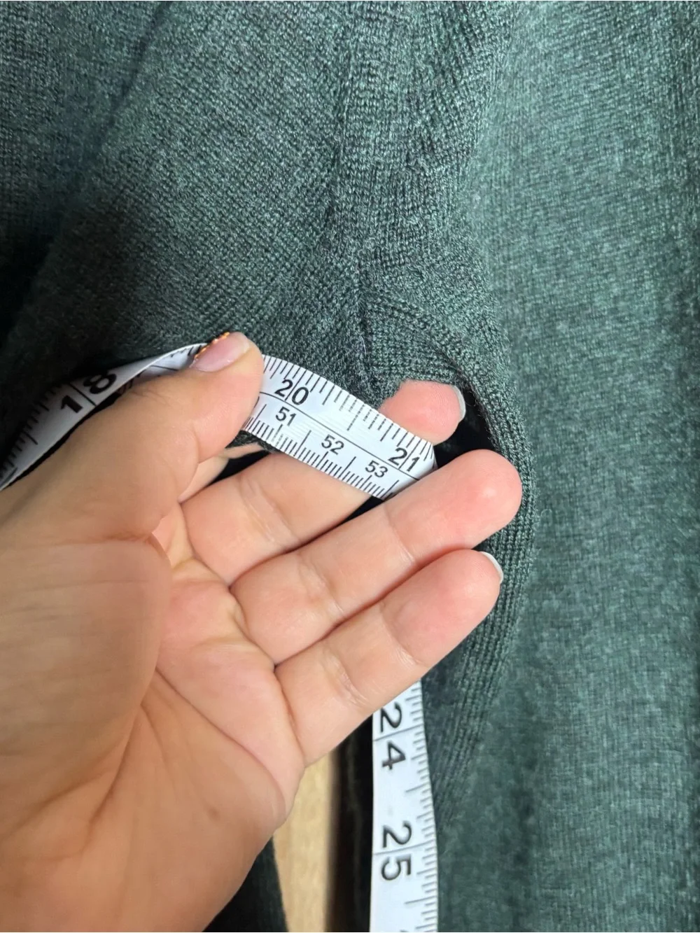 Banana Republic Men's V-Neck Sweater merino wool Green size L